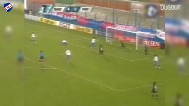 Luis Suárez’s first professional goal 